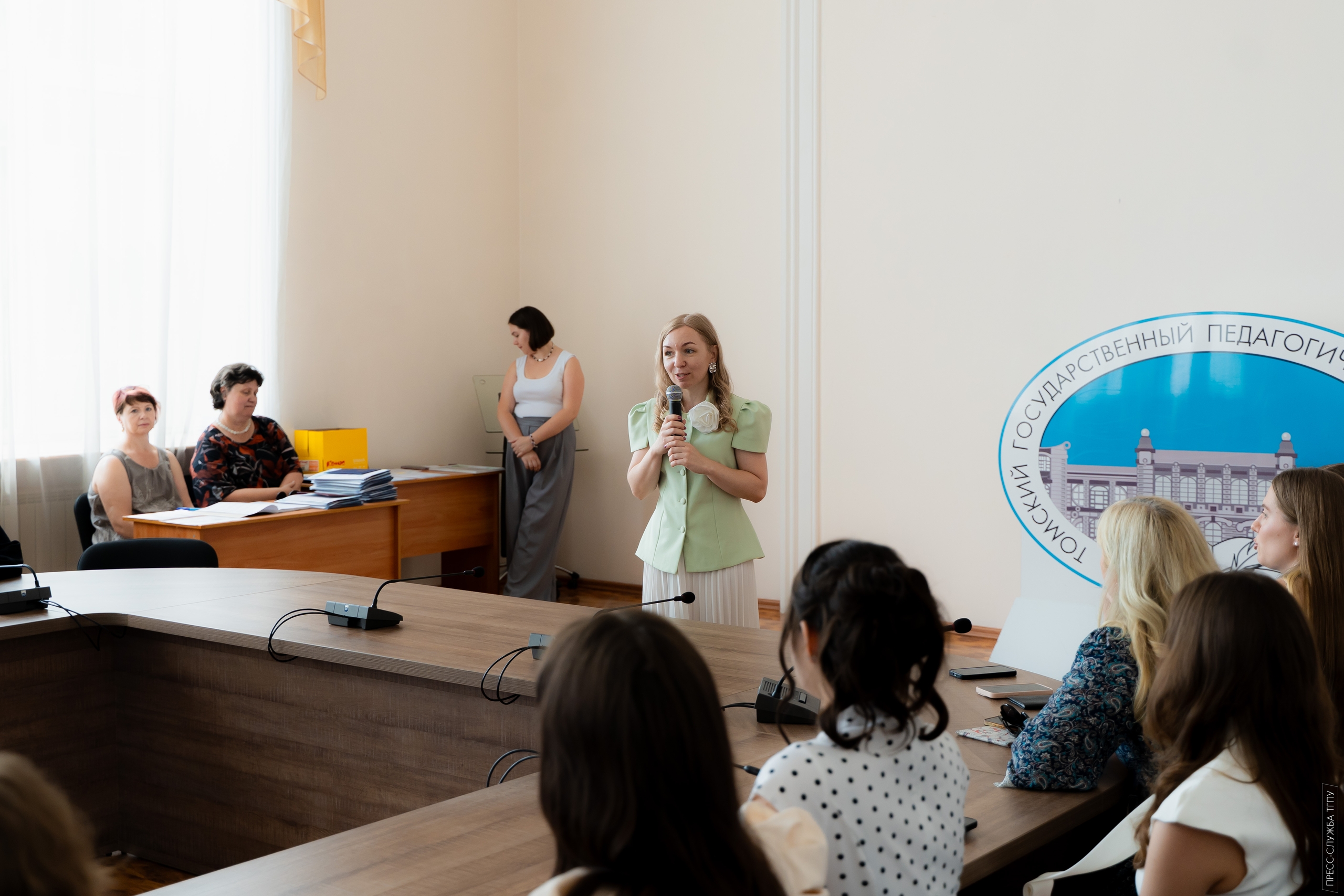 Вручение дипломов в Институте детства и артпедагогики Вручение дипломов в Институте детства и артпедагогики