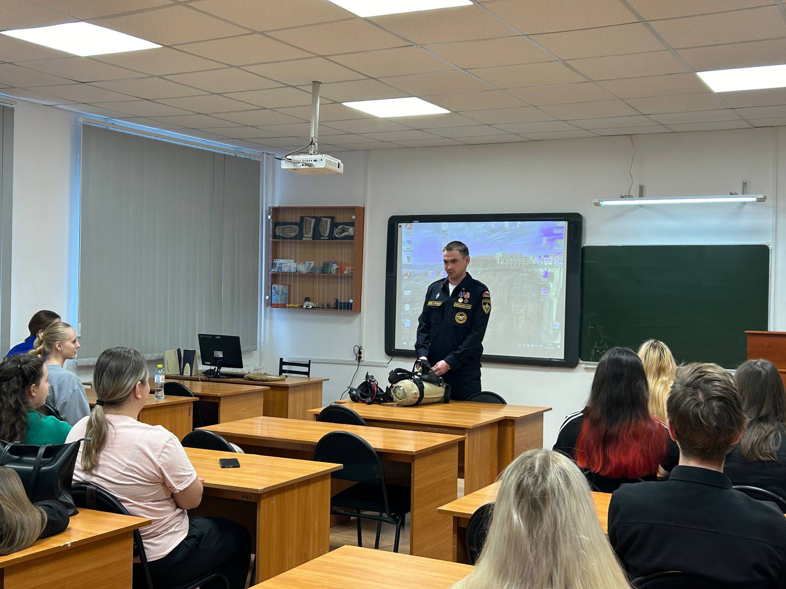 Интерактивное мероприятие «Будни спасателей: на грани риска и отваги» в обновленном учебном кабинете безопасности жизнедеятельности, модернизированном в рамках федеральной программы национального проекта «Молодежь и дети» на ТЭФ Интерактивное мероприятие «Будни спасателей: на грани риска и отваги» в обновленном учебном кабинете безопасности жизнедеятельности, модернизированном в рамках федеральной программы национального проекта «Молодежь и дети» на ТЭФ