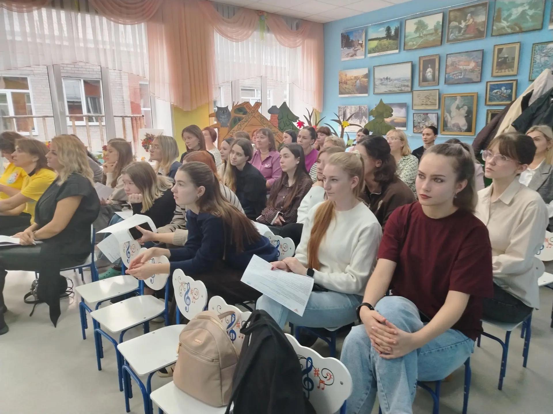 Практикоориентированность в действии: как студенты ИДиА осваивают компетенцию «взаимодействие с родителями»