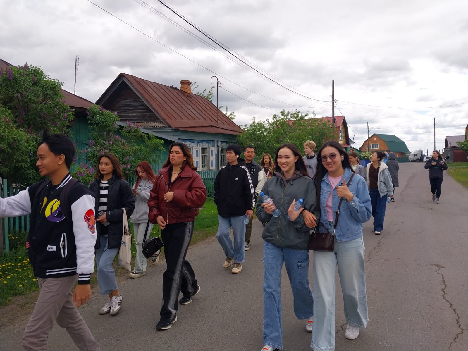 Иностранные студенты ИИЯМС ТГПУ познакомились с сельской жизнью в рамках проекта "#какродной" Иностранные студенты ИИЯМС ТГПУ познакомились с сельской жизнью в рамках проекта "#какродной"