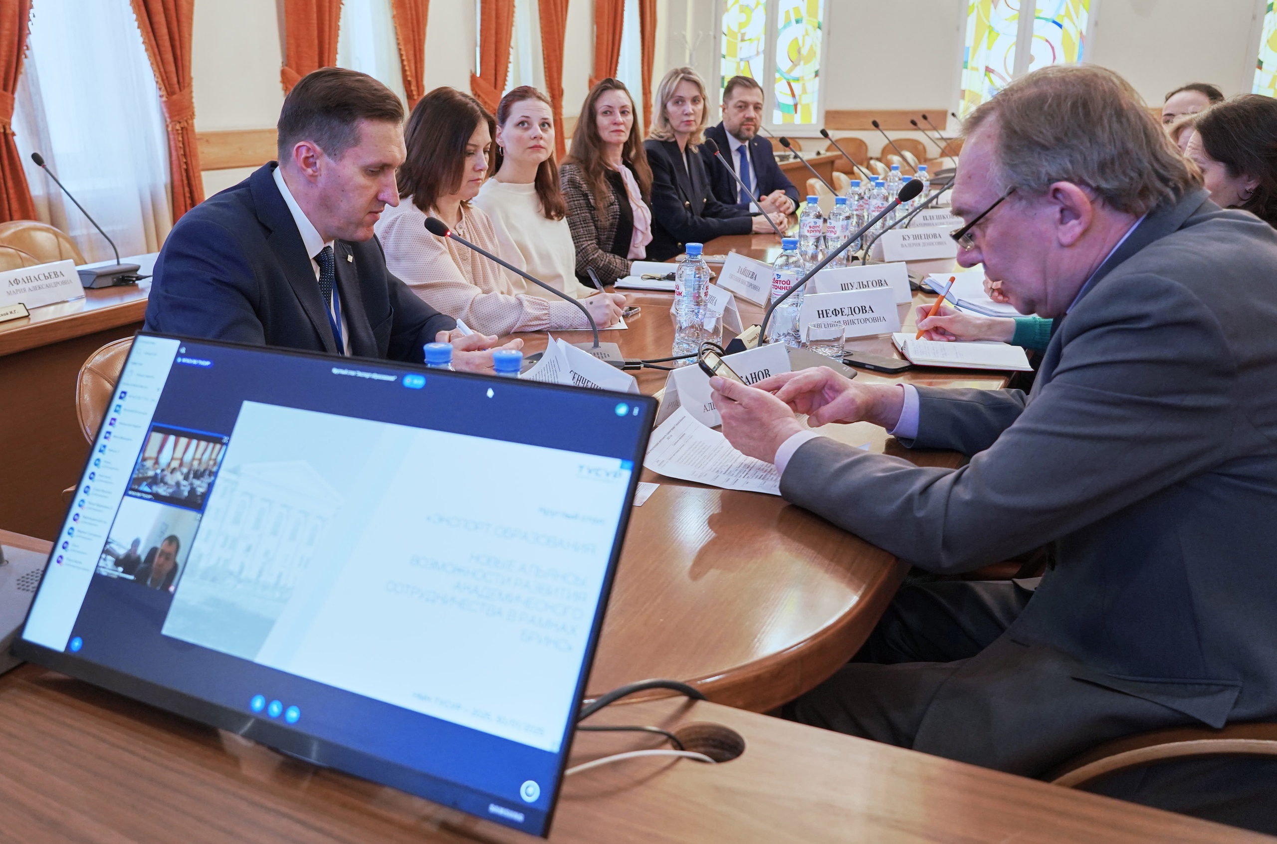 Участие сотрудников ИИЯМС в работе круглого стола «Экспорт образования: новые альянсы. Возможности развития академического сотрудничества в рамках БРИКС». Участие сотрудников ИИЯМС в работе круглого стола «Экспорт образования: новые альянсы. Возможности развития академического сотрудничества в рамках БРИКС».