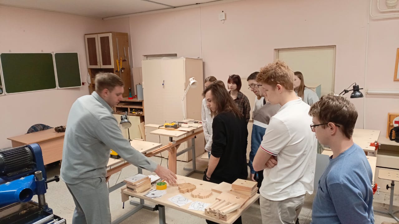 Приглашение студентов ТЭФ в кружок по деревообработке