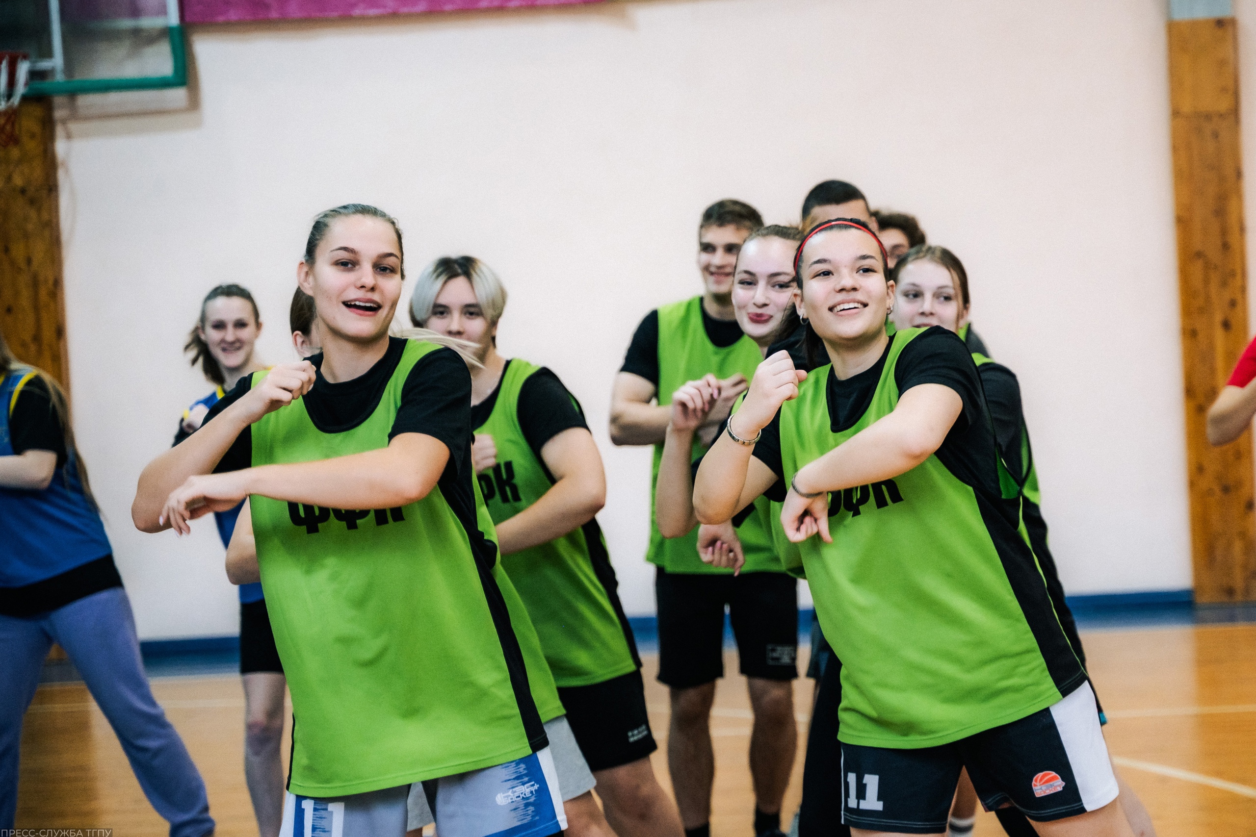 Первокурсники ТГПУ по традиции спортивно отметили День учителя Первокурсники ТГПУ по традиции спортивно отметили День учителя