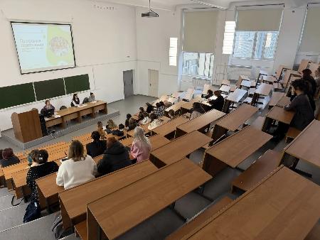 Иностранным студентам ТПУ рассказали о миграционных программах и трудоустройстве Иностранным студентам ТПУ рассказали о миграционных программах и трудоустройстве